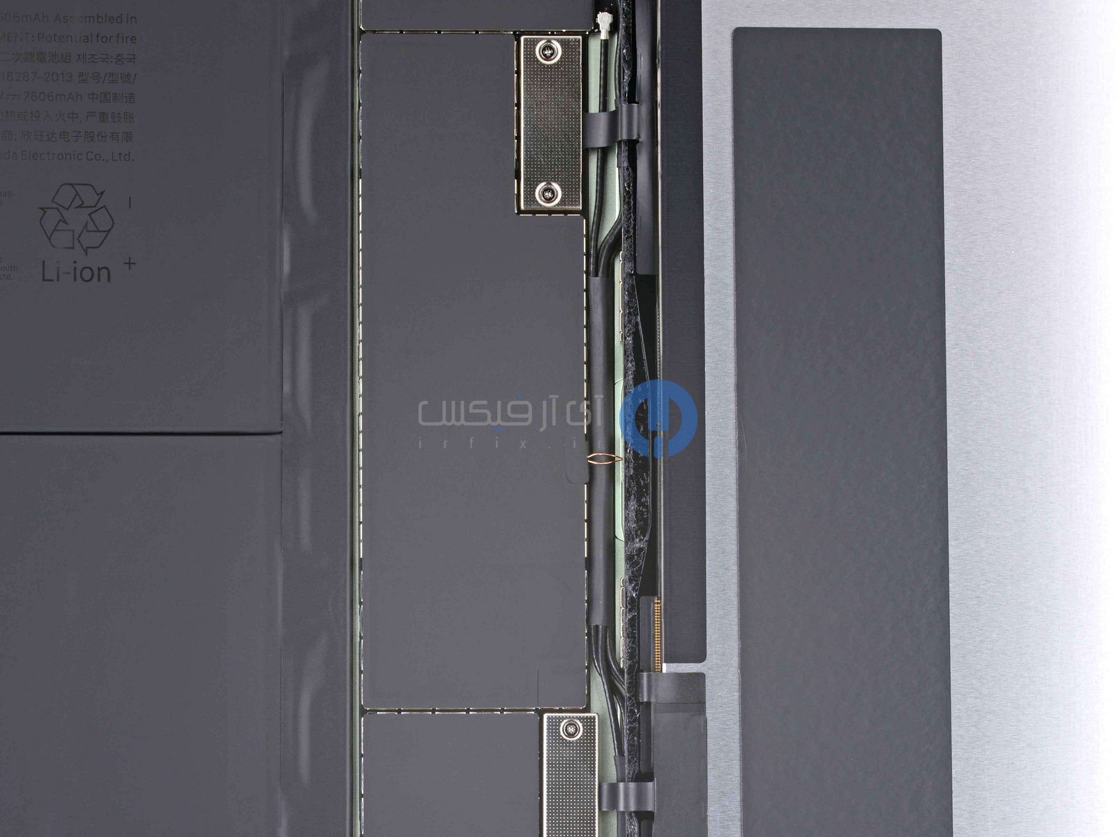 آی آر فیکس، مطالب آموزشی، : براکت¬های کابل دیجیتایزر و کابل صفحه¬ی نمایش را باز کنید 